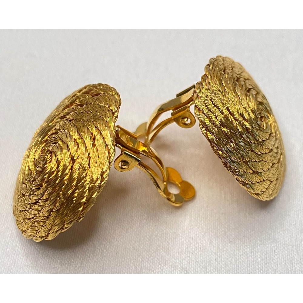 💎Gold Tone Basketweave Disc Cymbal Clip On Earrings Non Pierced Vintage Costume